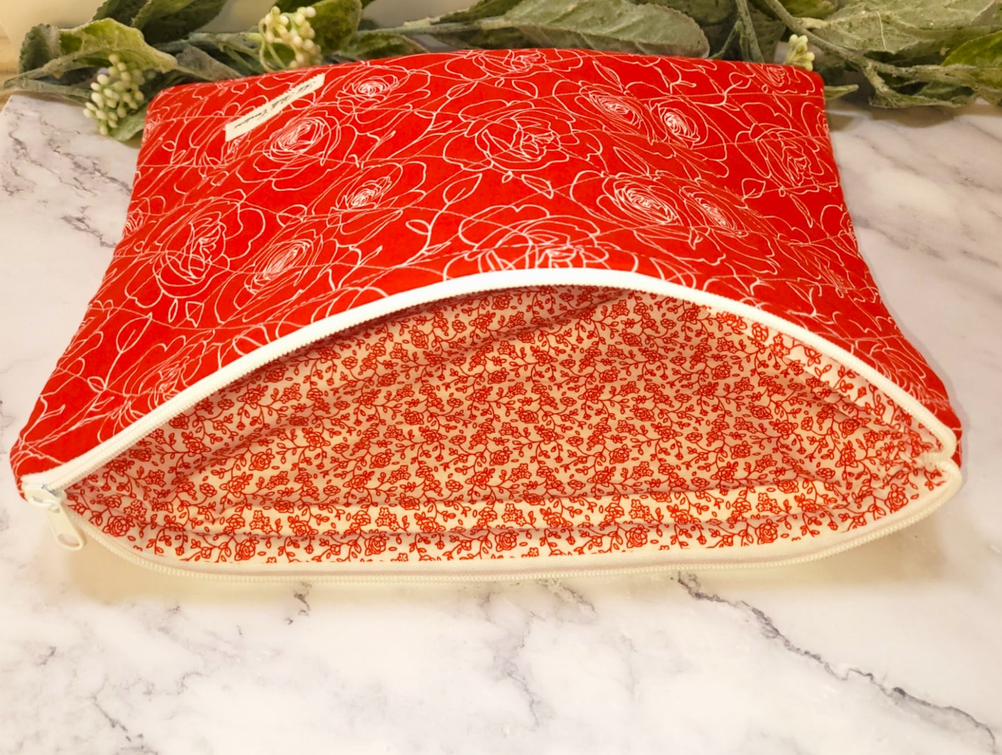 Roses are Red quilted protective sleeve. size M