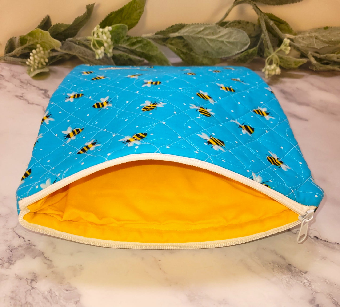 Busy Bee Quilted protective sleeve. size M