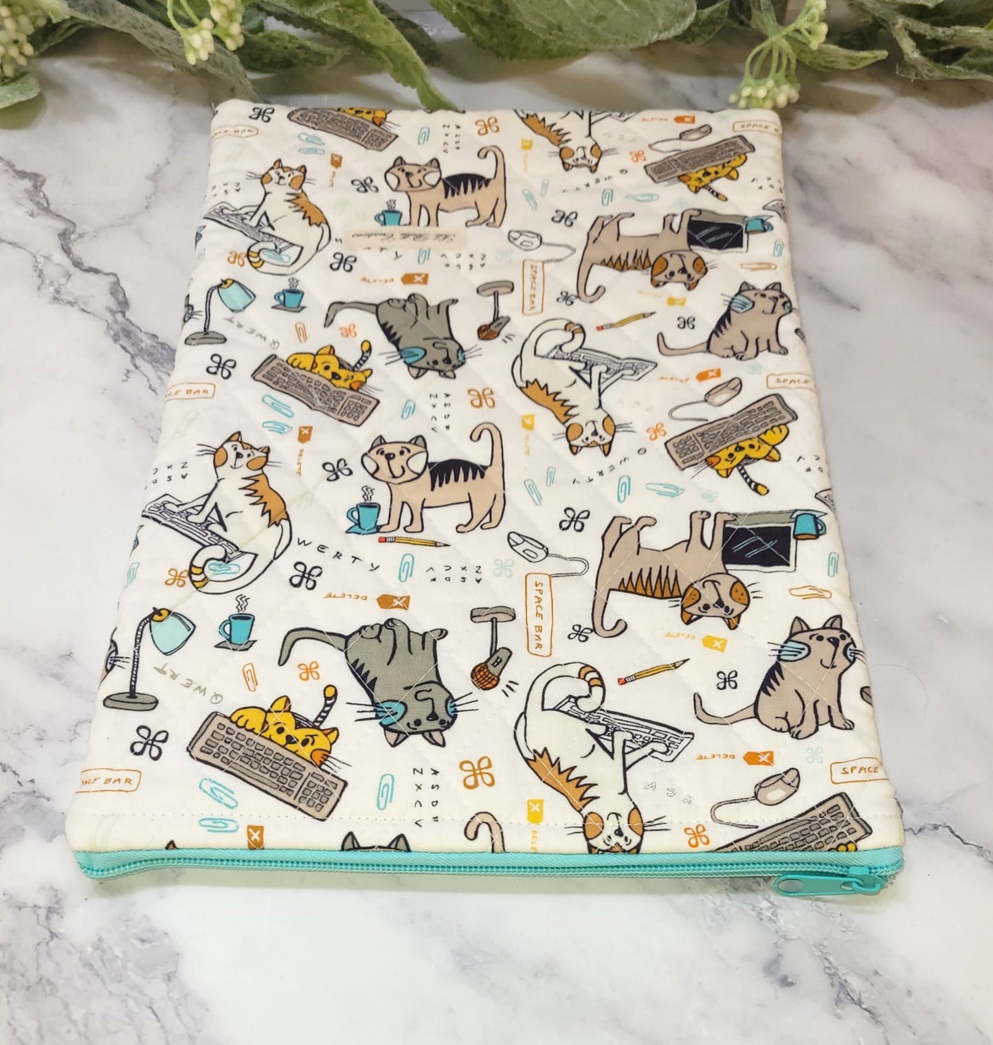 Kitty Kitty Quilted protective sleeve. size M