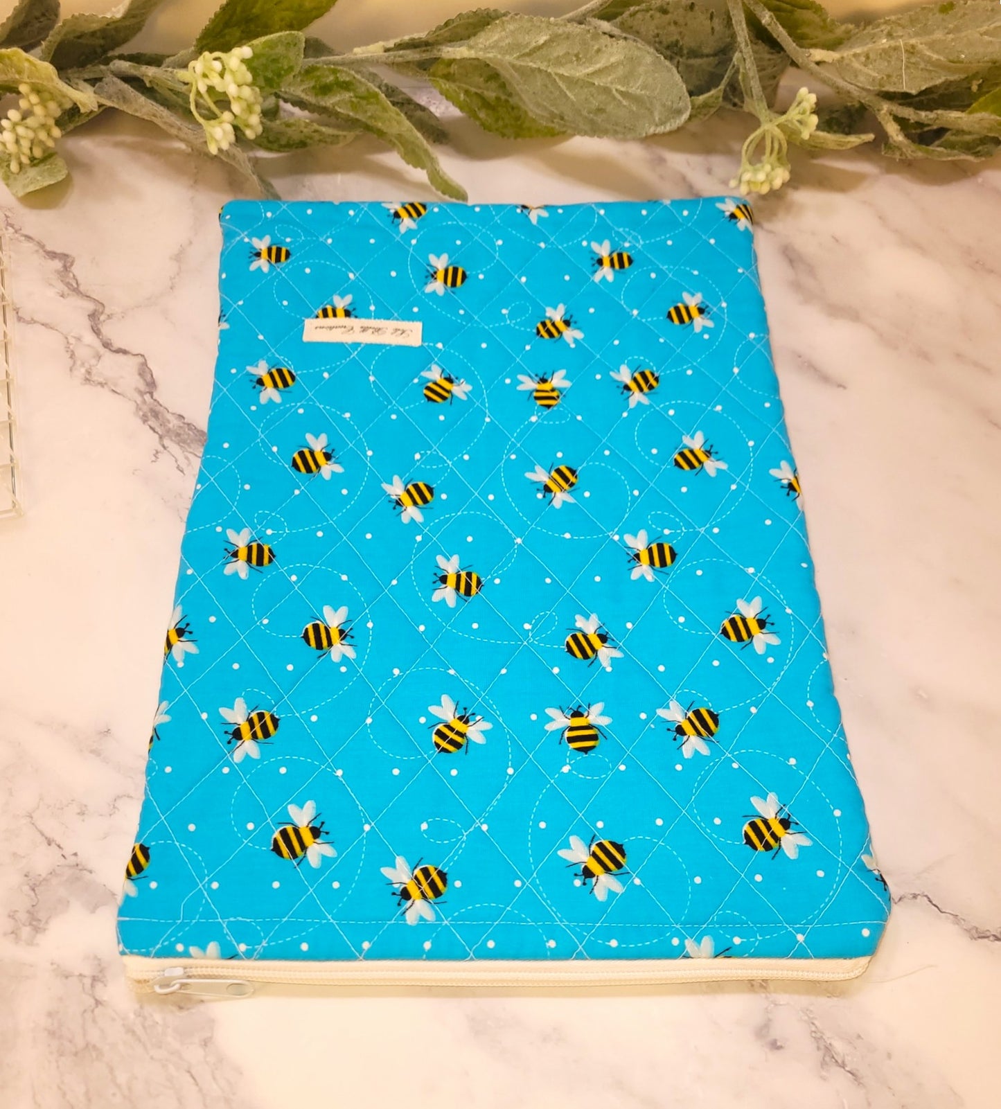Busy Bee Quilted protective sleeve. size M