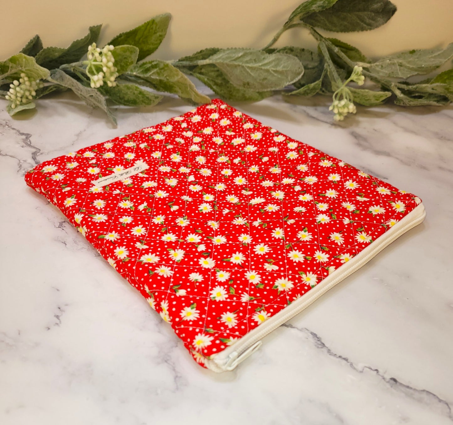 Roses are Red quilted protective sleeve. size S